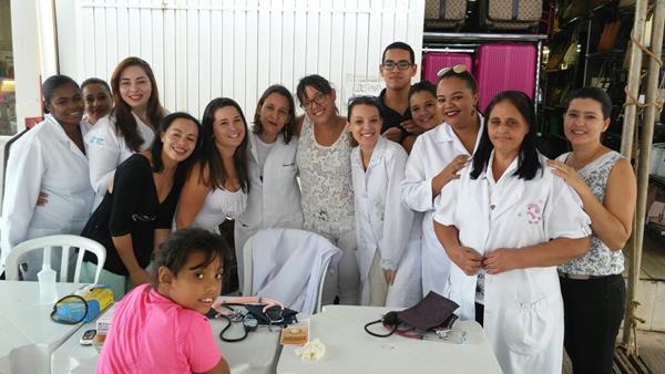 Tenda da Saúde Feira dos Importados - 14/05 Manhã - Diretora Gabriela Jacarandá